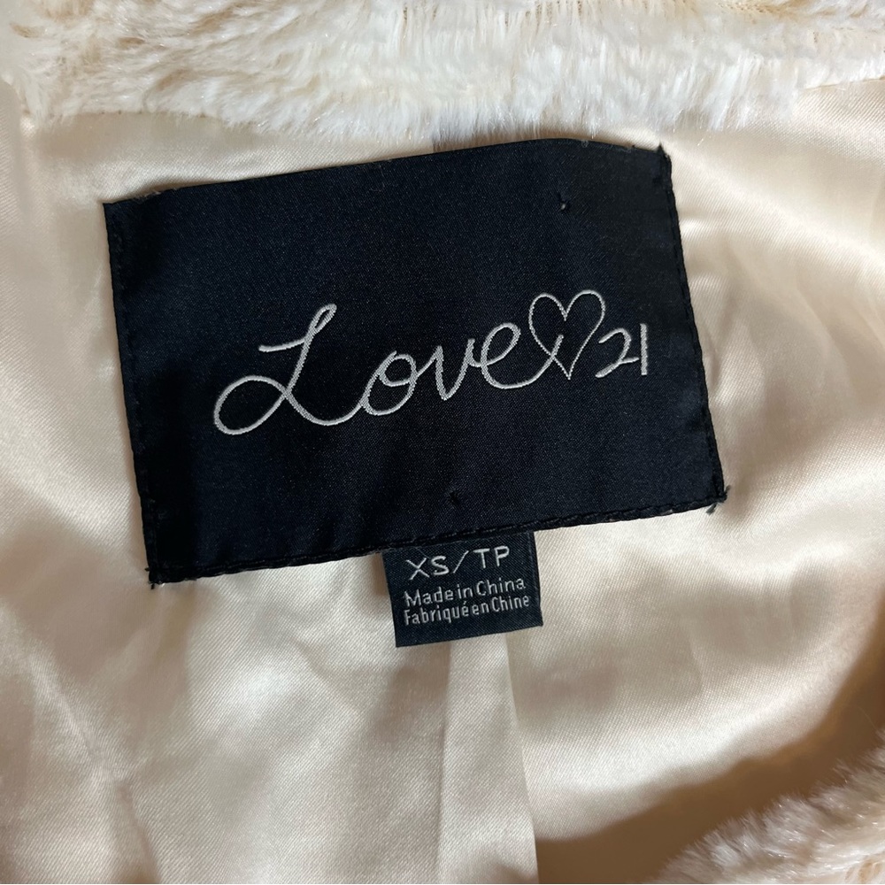 Love 21 Dressy Crop Peplum Jacket Women’s XS Ivory Fuzzy Short Sleeve Lined - Picture 8 of 8